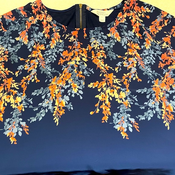 Blue Cap Sleeve blouse w/ beautiful floral print and detail zipper back, size L - Picture 2 of 6
